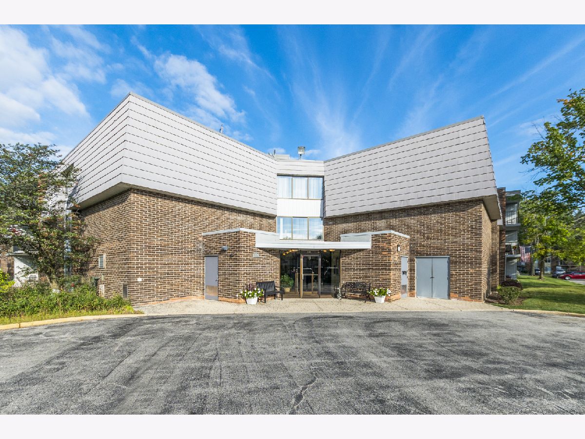 Condominiums Sold Cass Lake Village Westmont Illinois, 924 Lake