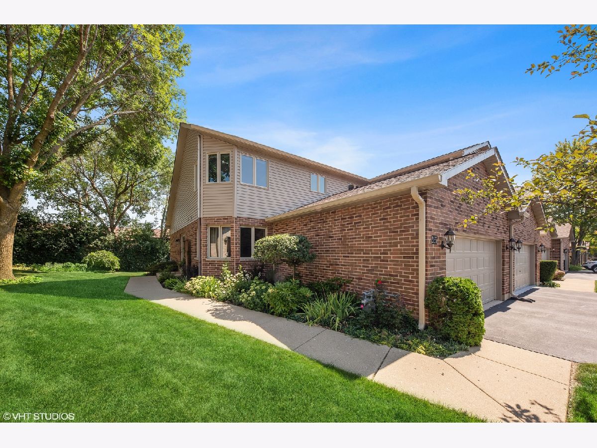 Townhomes & Homes Sold Arlington Grove Arlington Heights Illinois, 2137 Juniper