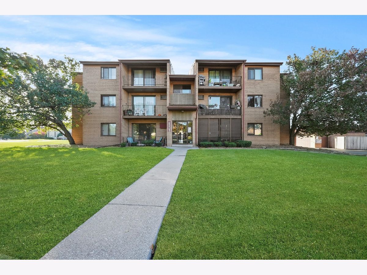 Homes & Condominiums Sold El Cameno Orland Park Illinois, 9935 El Cameno Real