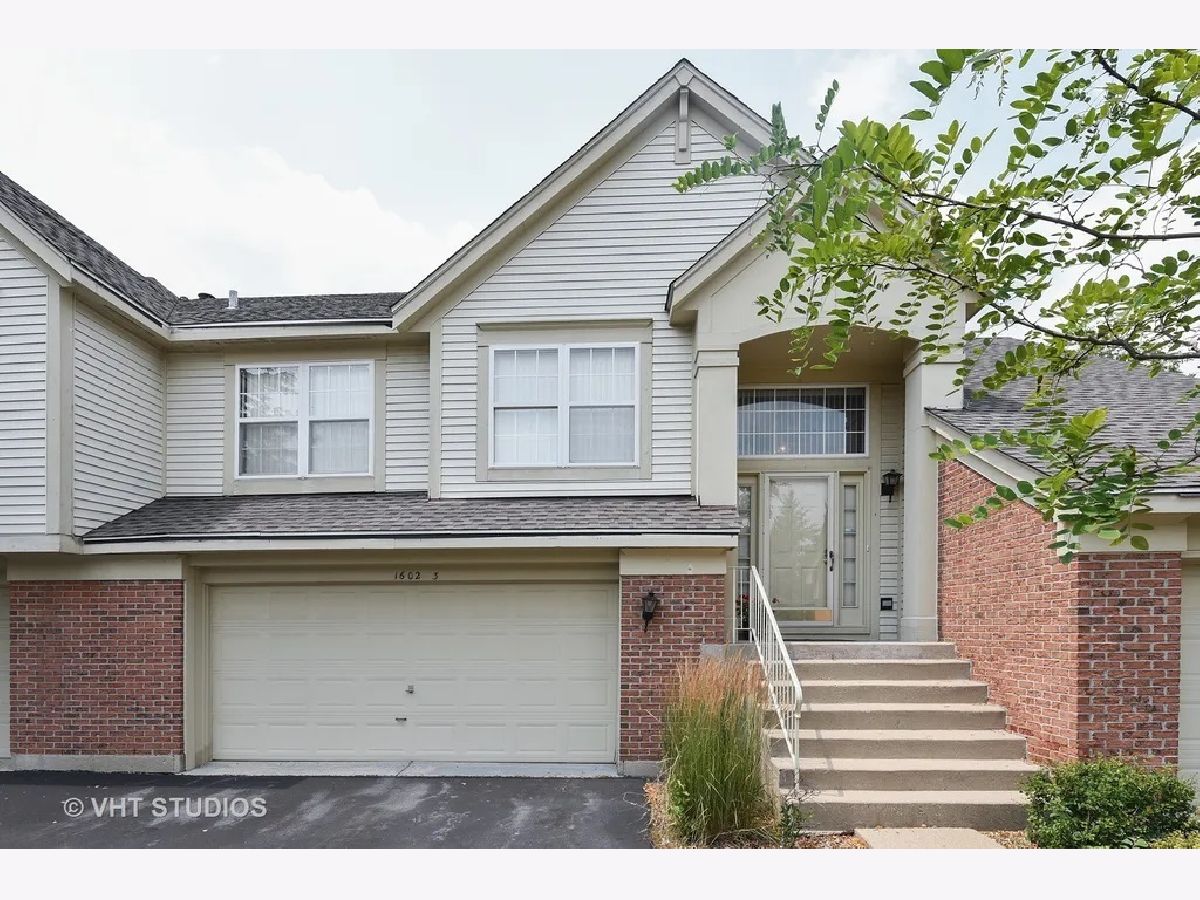 Townhomes & Condos & Homes Rented Fairfax Commons Silvercrest Bartlett Illinois, 1602 Columbia