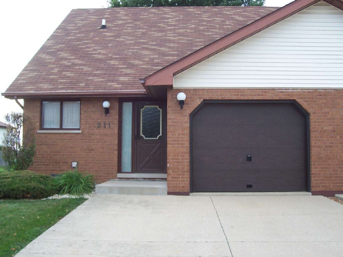 Townhomes & Condos & Homes Sold Fairview Manhattan Illinois, 211 Fairview