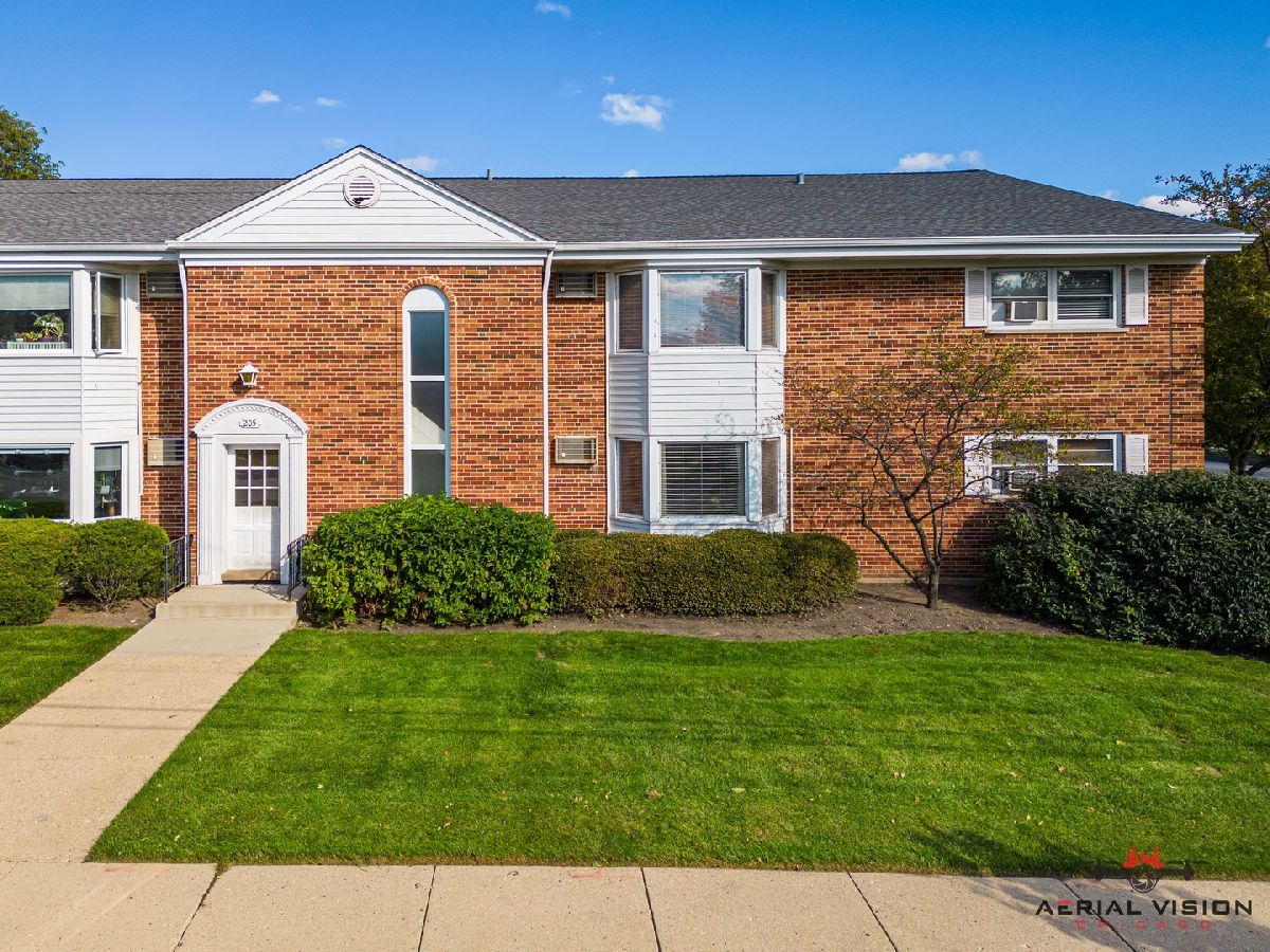 Condominiums Rented Hampton Courts Arlington Heights Illinois, 205 Ridge