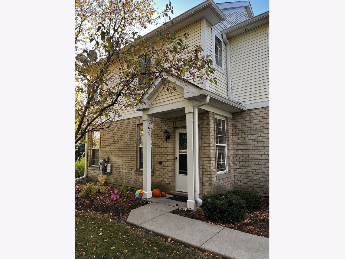 Townhomes Rented Millbrook Algonquin Illinois, 2624 Pond View