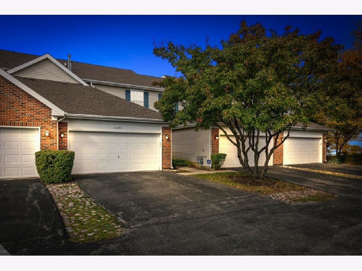 Townhomes & Condos Sold Blackberry Creek Hoffman Estates Illinois, 2295 Briar