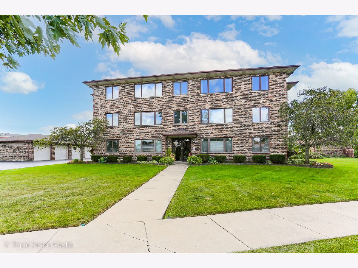 Condominiums & Homes Rented Colonades Orland Park Illinois, 7515 Tiffany