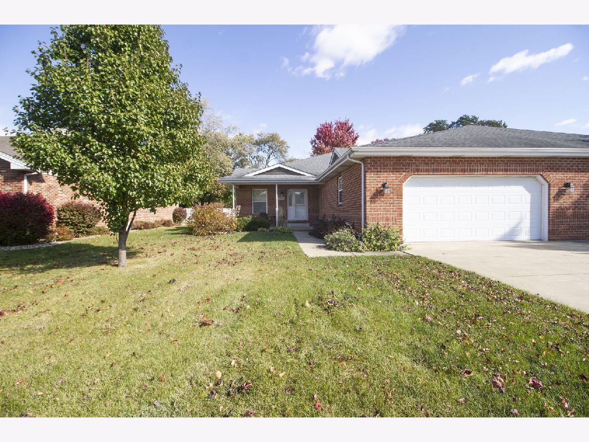 Homes & Condos & Townhomes Sold Westshore Manor Manteno Illinois, 1302 Westshore