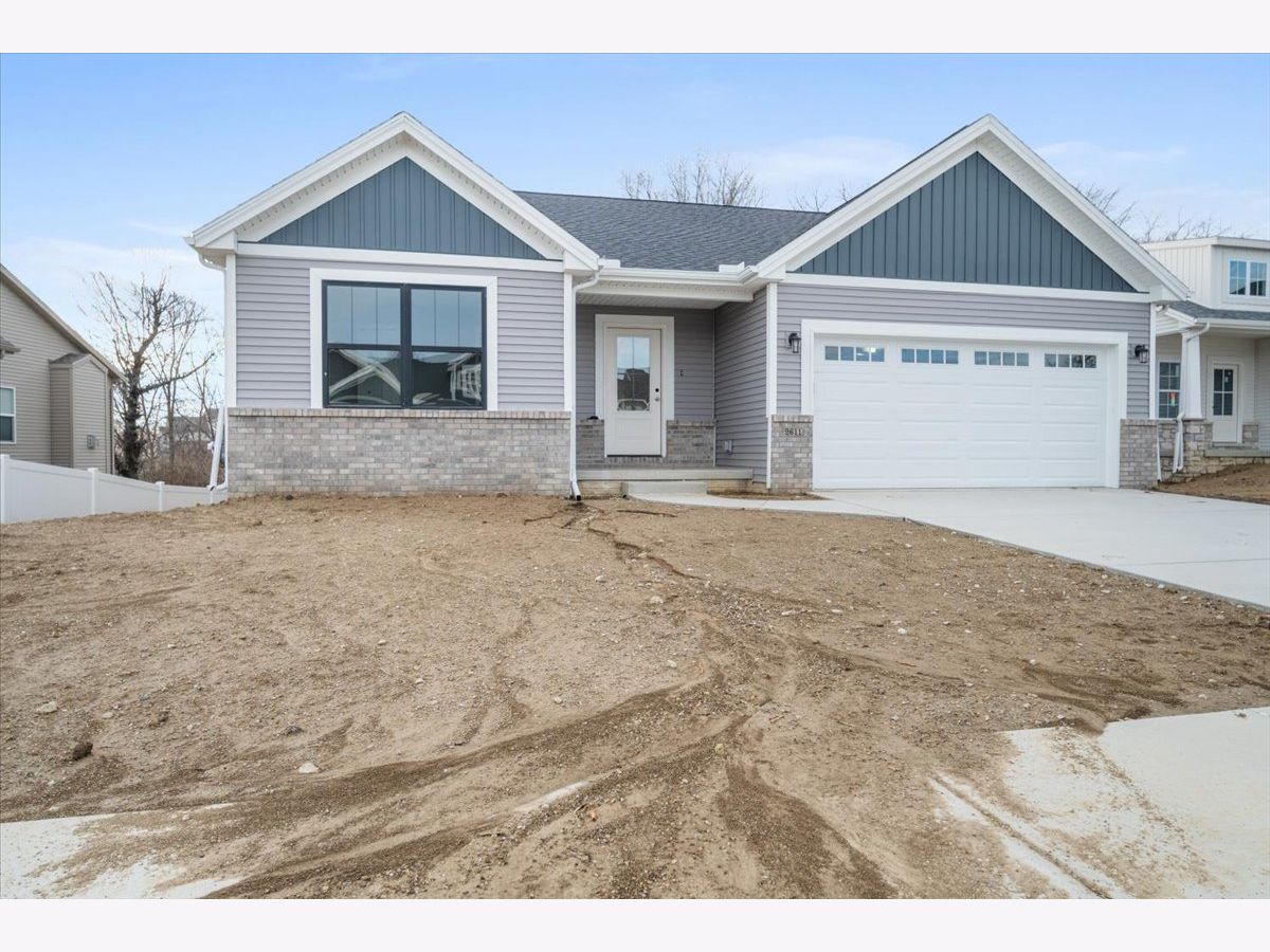 Homes & Condos & Townhomes Sold Wittenberg Woods Bloomington Illinois, 2611 Handel