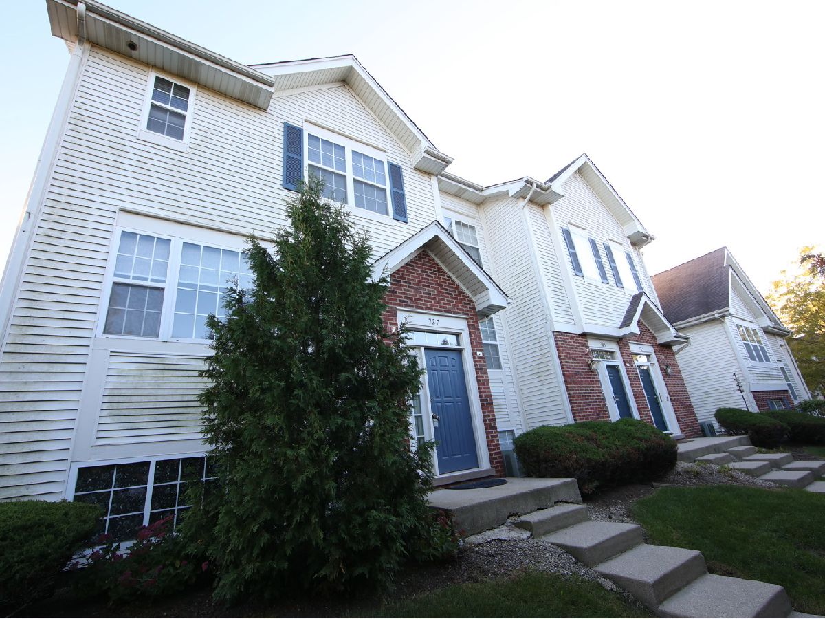 Townhomes & Condos Rented River Mill Crossings Wheeling Illinois, 727 River Walk