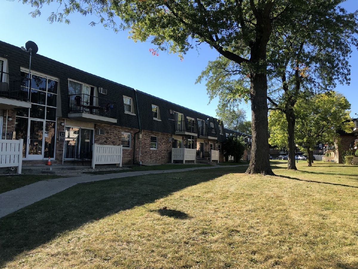 Condominiums Rented Scenic Tree Palos Hills Illinois, 9994 84th