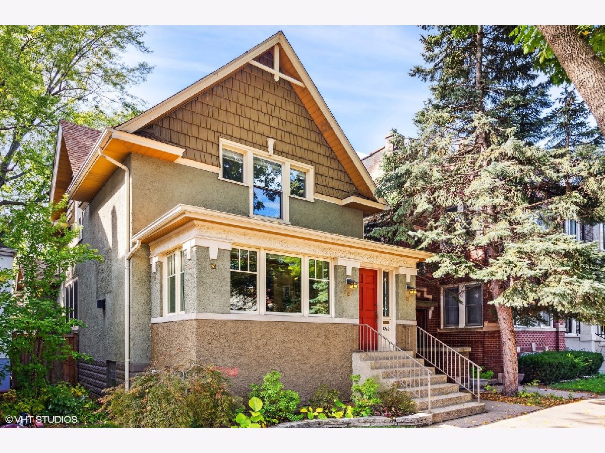 Homes & Condominiums Sold St Bens Chicago Illinois, 3742 Bell