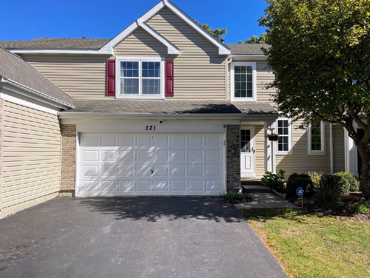 Townhomes Rented Mistwood Crystal Lake Illinois, 221 Mistwood