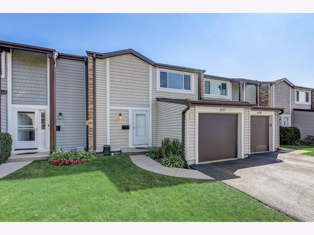Townhomes Sold Lakeside Villas Wheeling Illinois, 607 Barberry