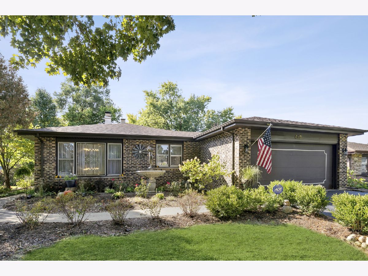 Homes & Condominiums Sold Country Meadows Crystal Lake Illinois, 647 Lee