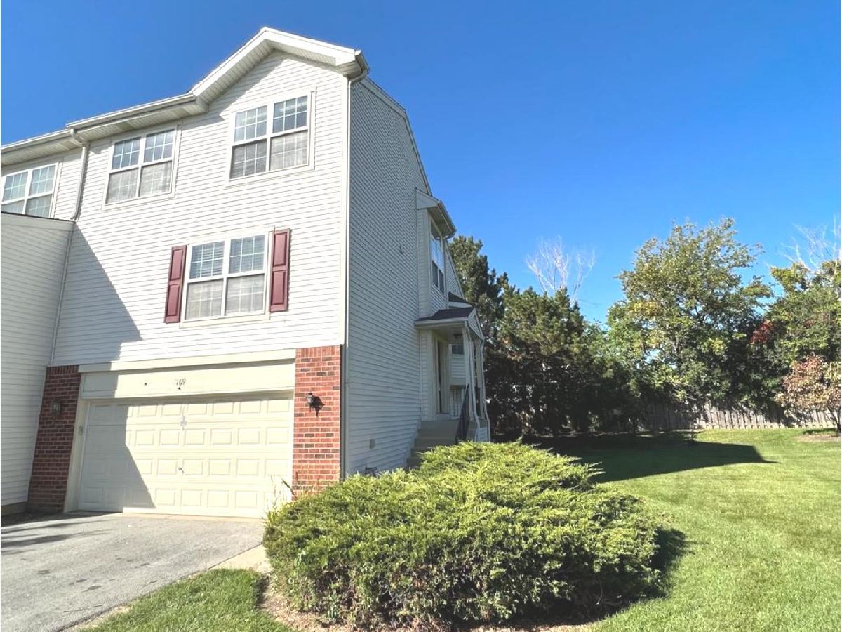 Townhomes Rented Villas Of Red Oaks Glendale Heights Illinois, 1169 Shorewood