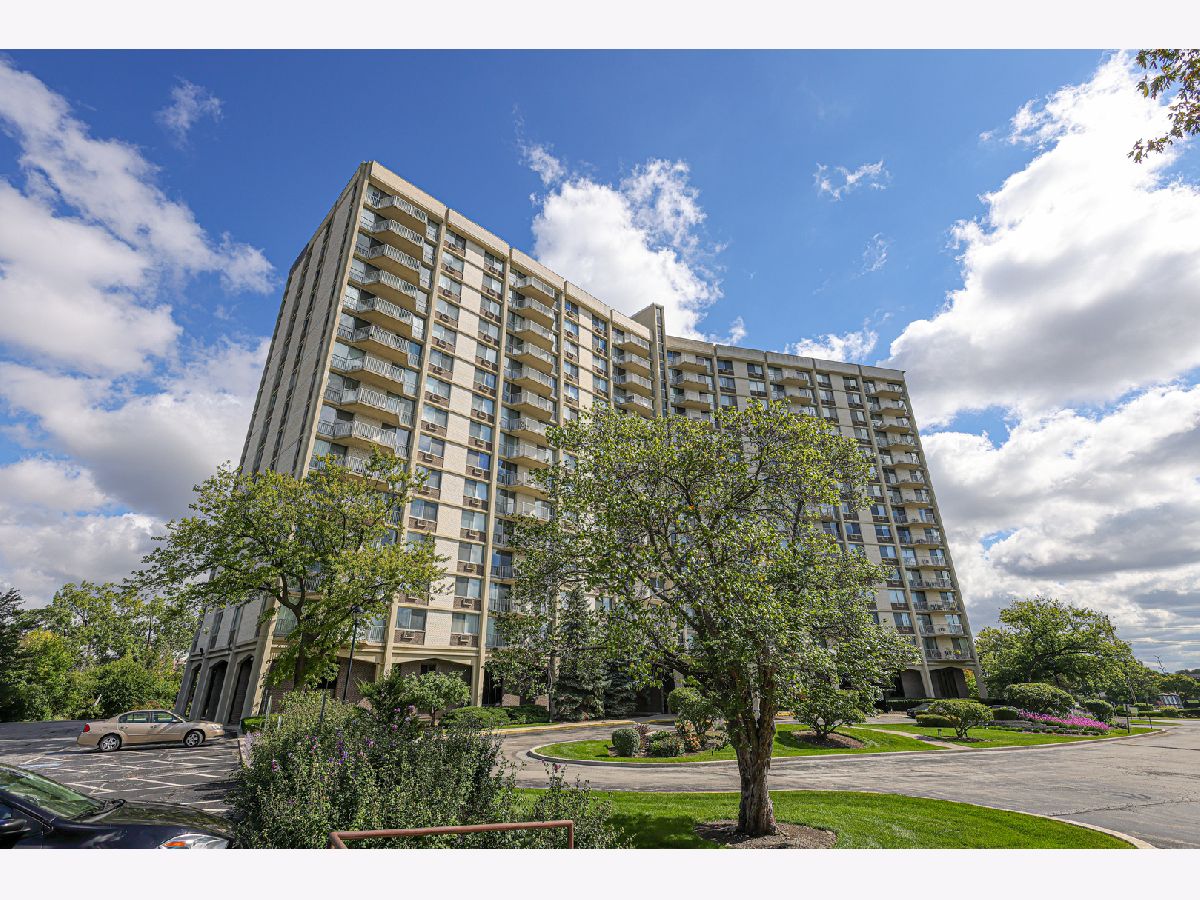 Oak Brook Towers Oak Brook IL, Condos & Townhomes For Sale & For Rent