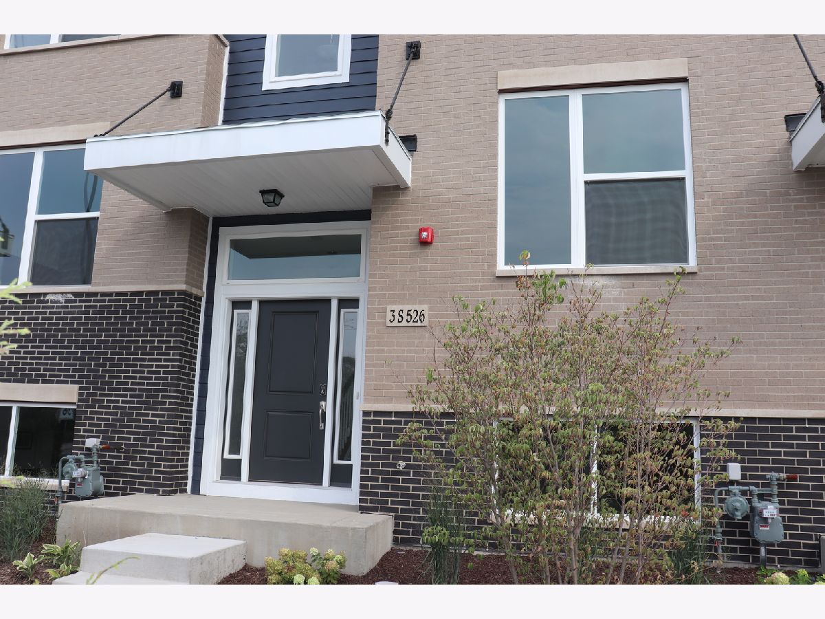 Condos & Townhomes Rented Everton Warrenville Illinois, 3S526 Cambridge