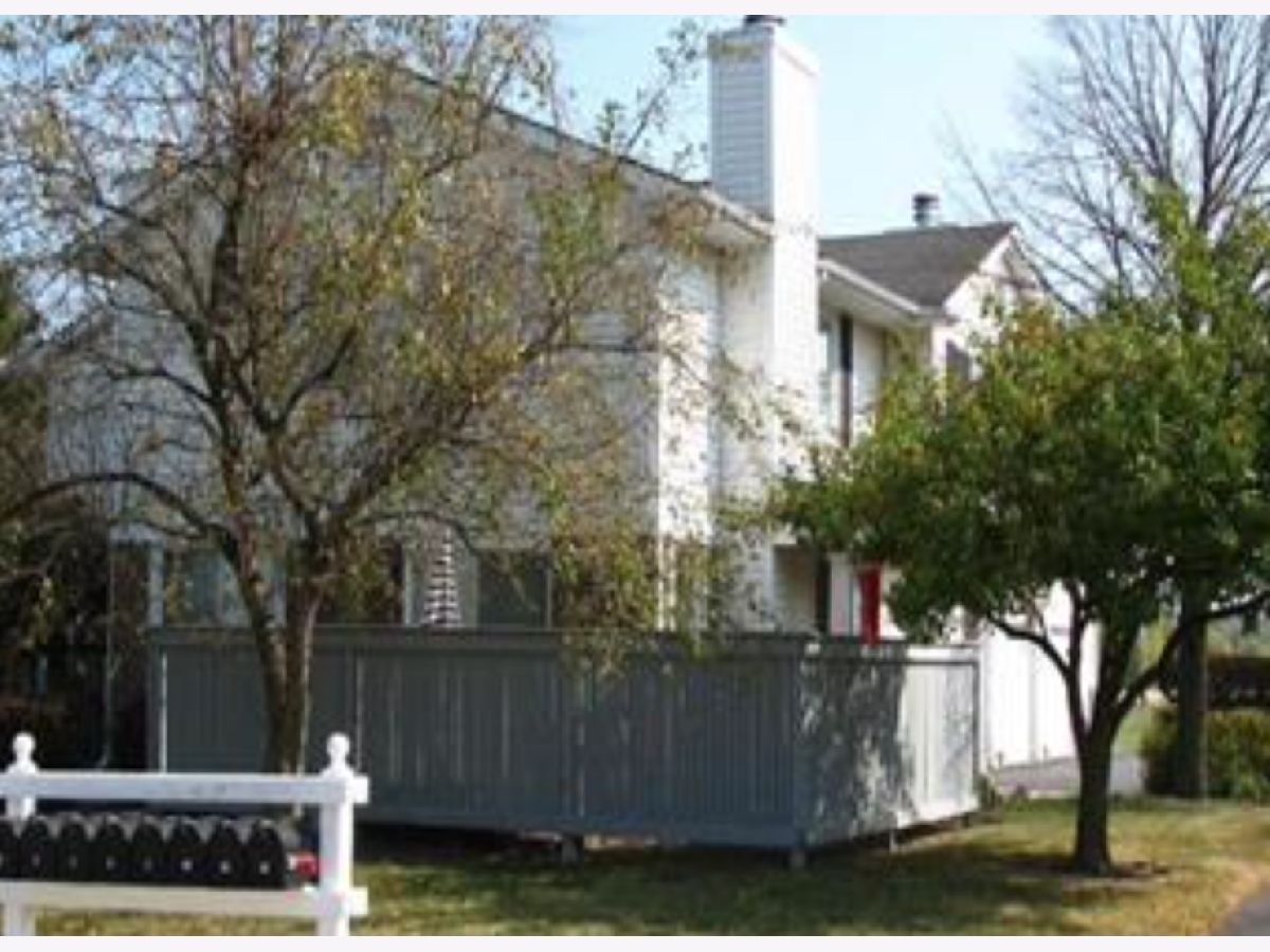 Homes & Townhomes & Condos Rented Creekside Matteson Illinois, 1 Red Barn