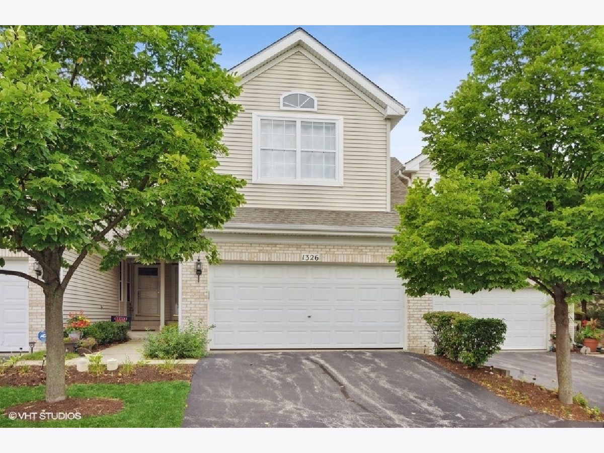 Townhomes Sold Cloisters Schaumburg Illinois, 1326 Leonard