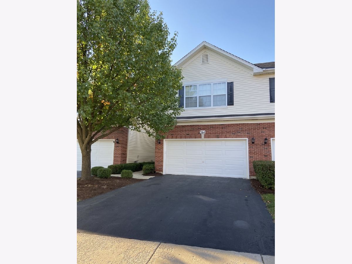Townhomes & Homes Rented Blackberry Knoll Oswego Illinois, 364 Grape Vine
