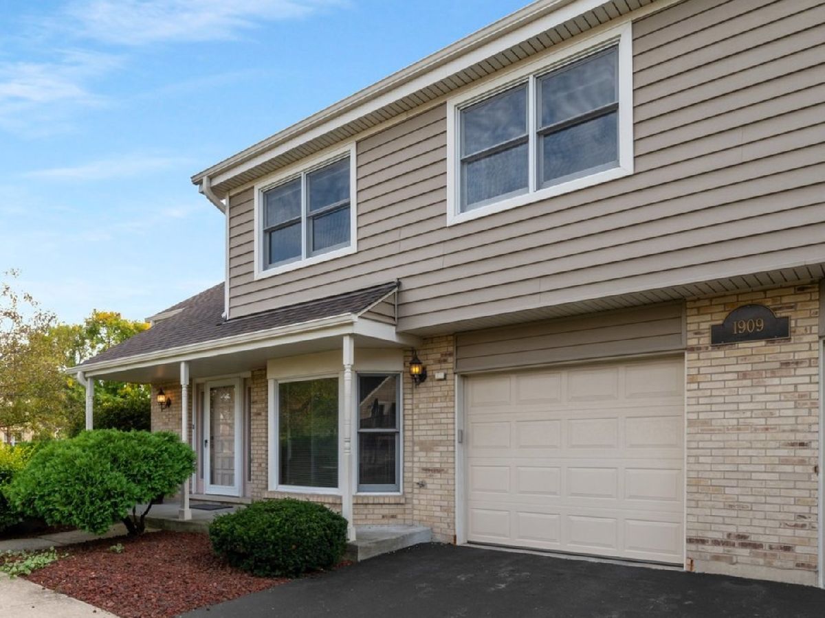 Townhomes Sold Lancaster Coach Naperville Illinois, 1909 Wisteria