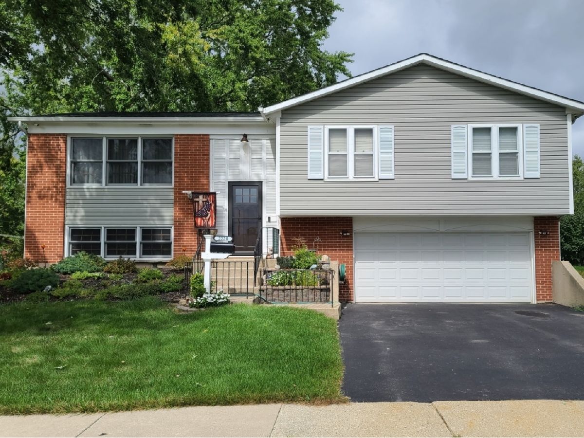 Condominiums & Homes Sold Country Club Woodridge Illinois, 2220 Evergreen