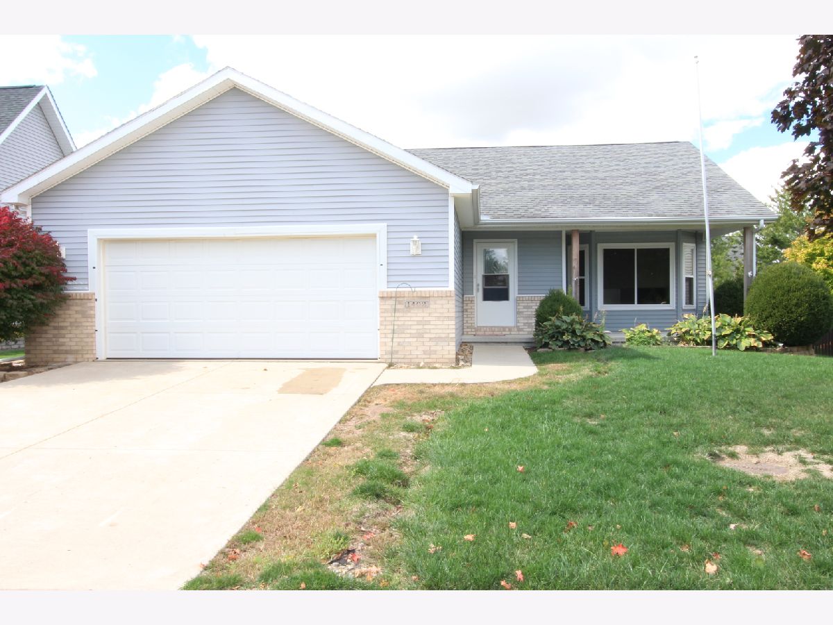 Homes & Condos & Townhomes Sold Windham Bloomington Illinois, 1402 Windham Hill