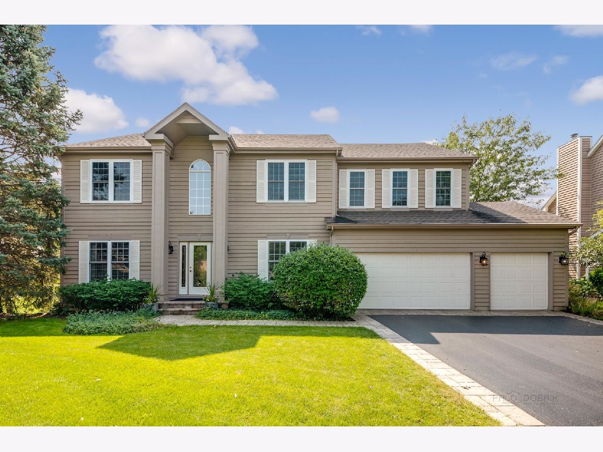 Homes & Condos & Townhomes Rented Boulder Ridge Lake In The Hills Illinois, 6 Long Cove