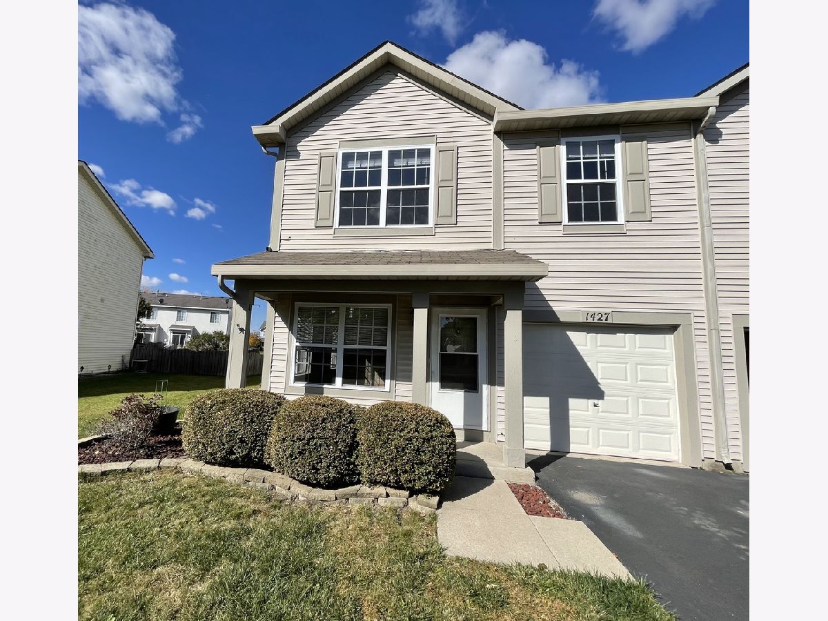 Homes & Townhomes Rented Lakewood Trails Minooka Illinois, 1427 Levato