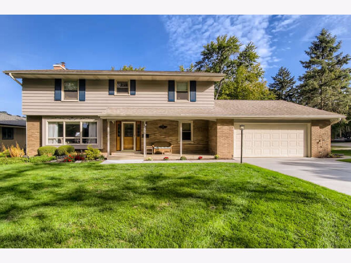 Homes & Condos & Townhomes Sold Country Knolls North Elgin Illinois, 1530 Easy
