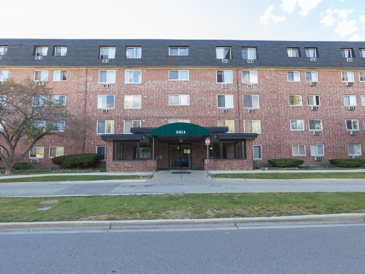 Condominiums Sold Shannon Court Streamwood Illinois, 5011 Valley