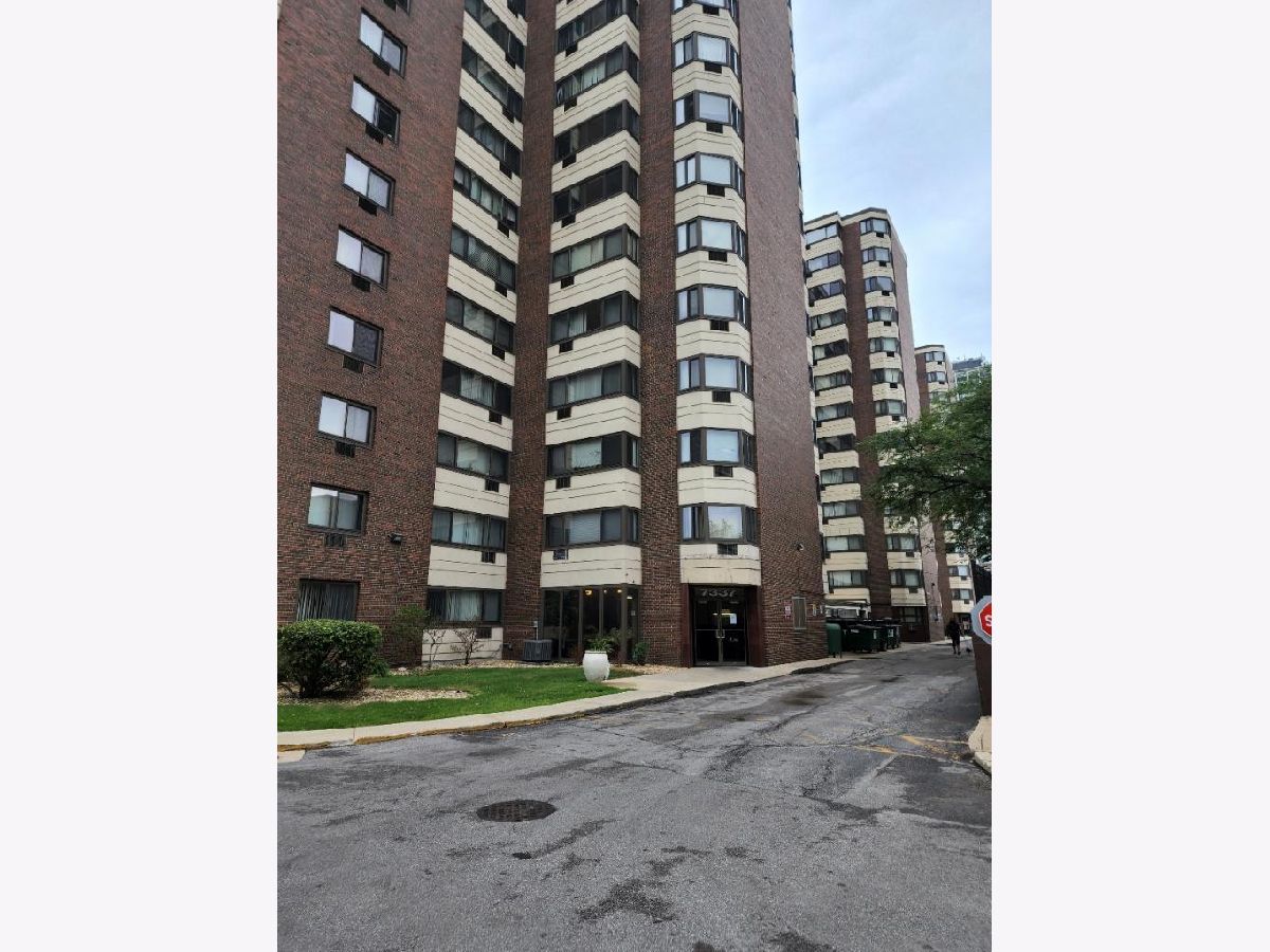 Condominiums Sold Lake Terrace Condominiums Chicago Illinois, 7337 South Shore