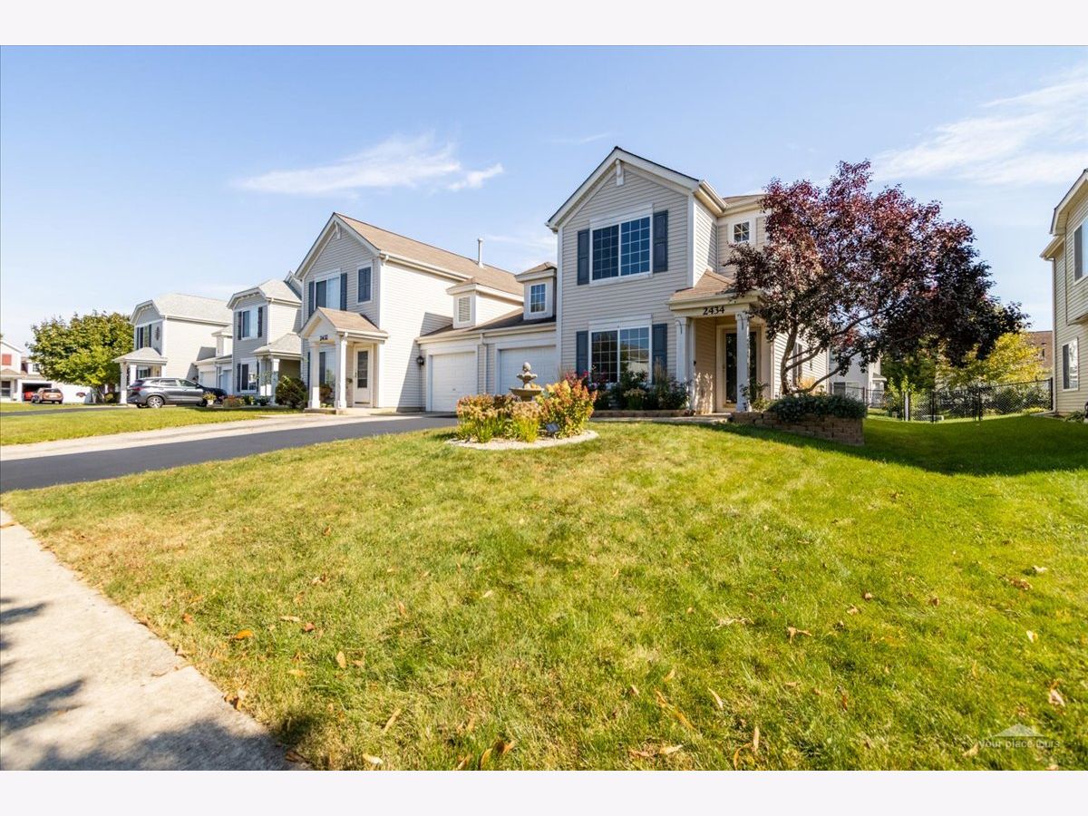 Townhomes & Homes Rented Montgomery Crossings Montgomery Illinois, 2434 Roxbury