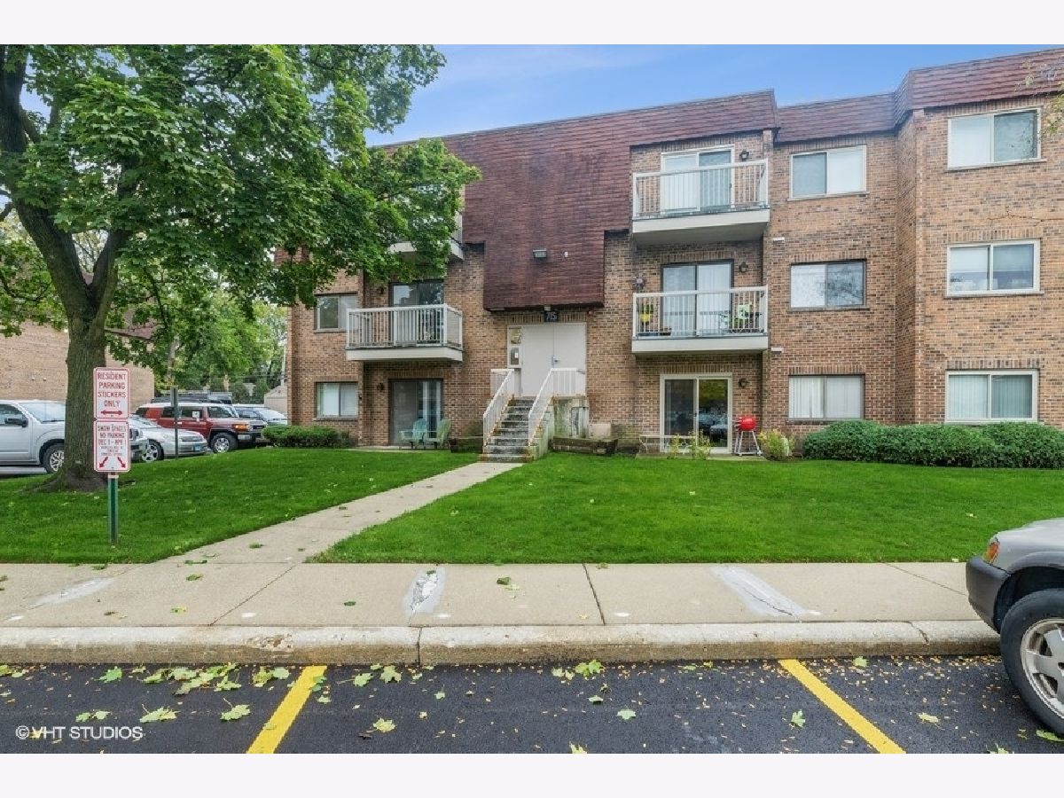 Condominiums Sold Central Village Mount Prospect Illinois, 715 Central