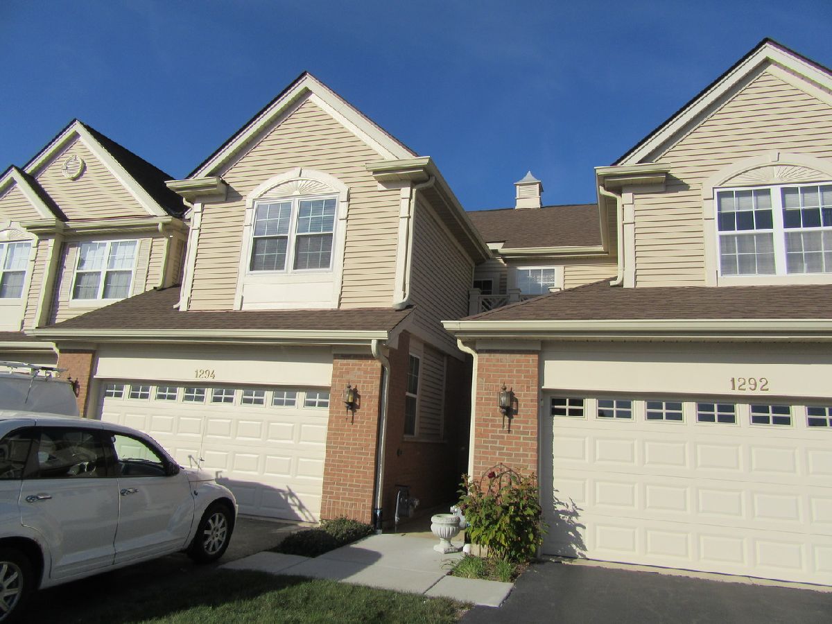 Townhomes Rented Timberline Bartlett Illinois, 1294 Timberline