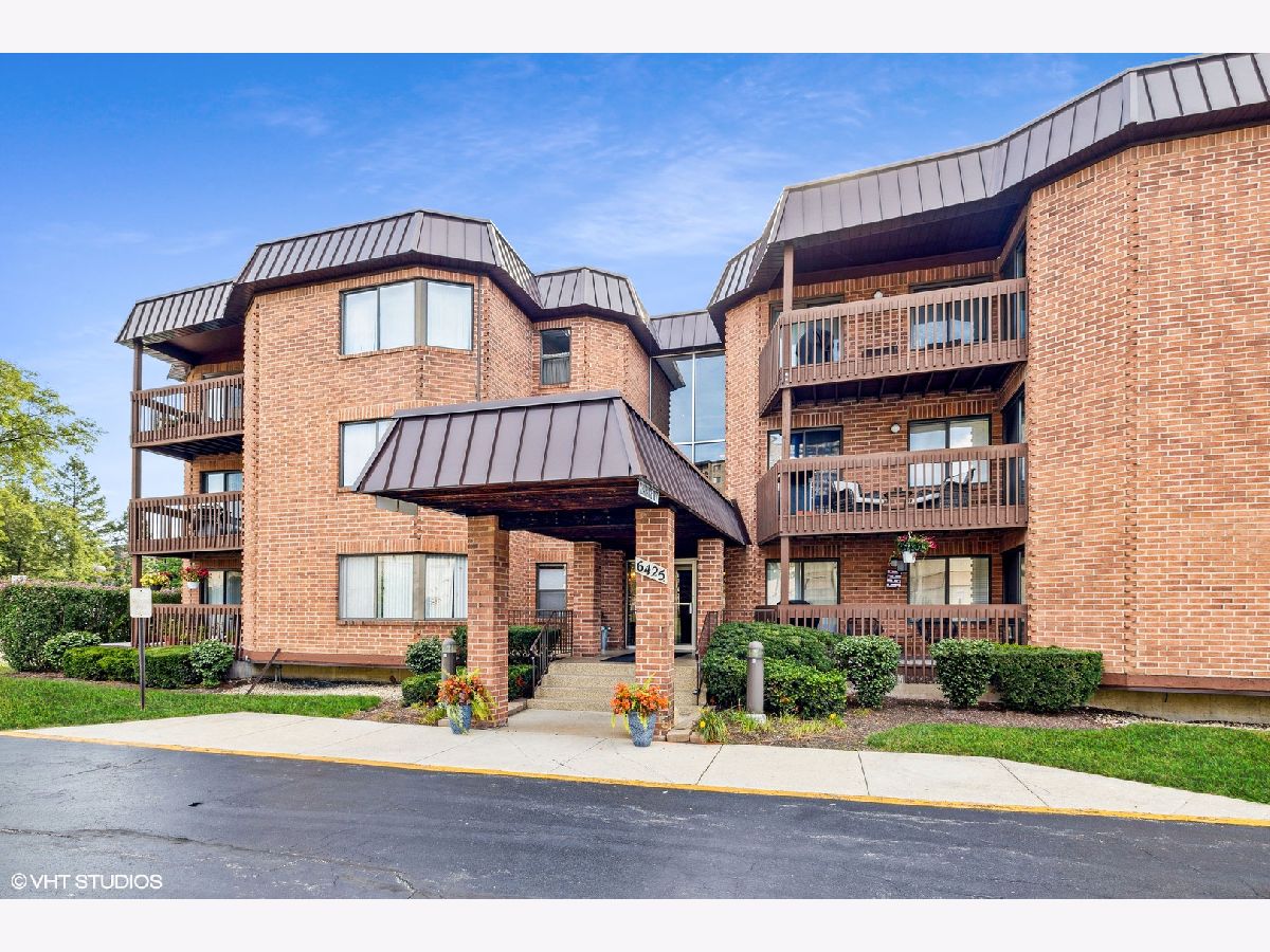 Condos & Townhomes Sold The Lawns Phase 3 Willowbrook Illinois, 6425 Clarendon Hills