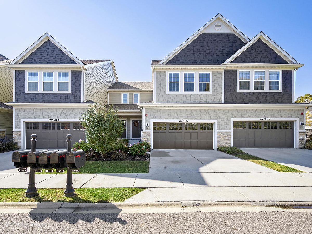 Townhomes & Homes Sold Maple Wood Estates Glen Ellyn Illinois, 22W433 Crimson King