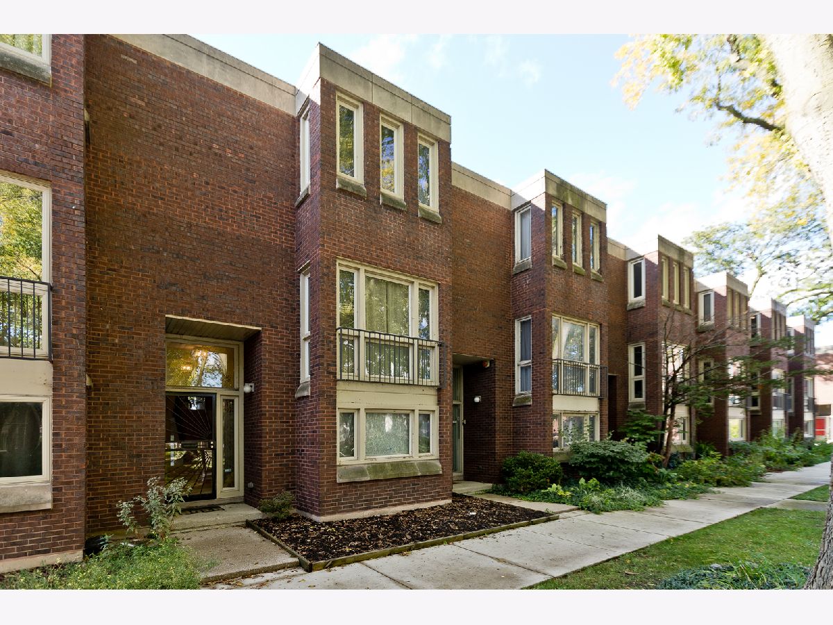 Condos & Townhomes Rented South Commons Chicago Illinois, 2801 Michigan