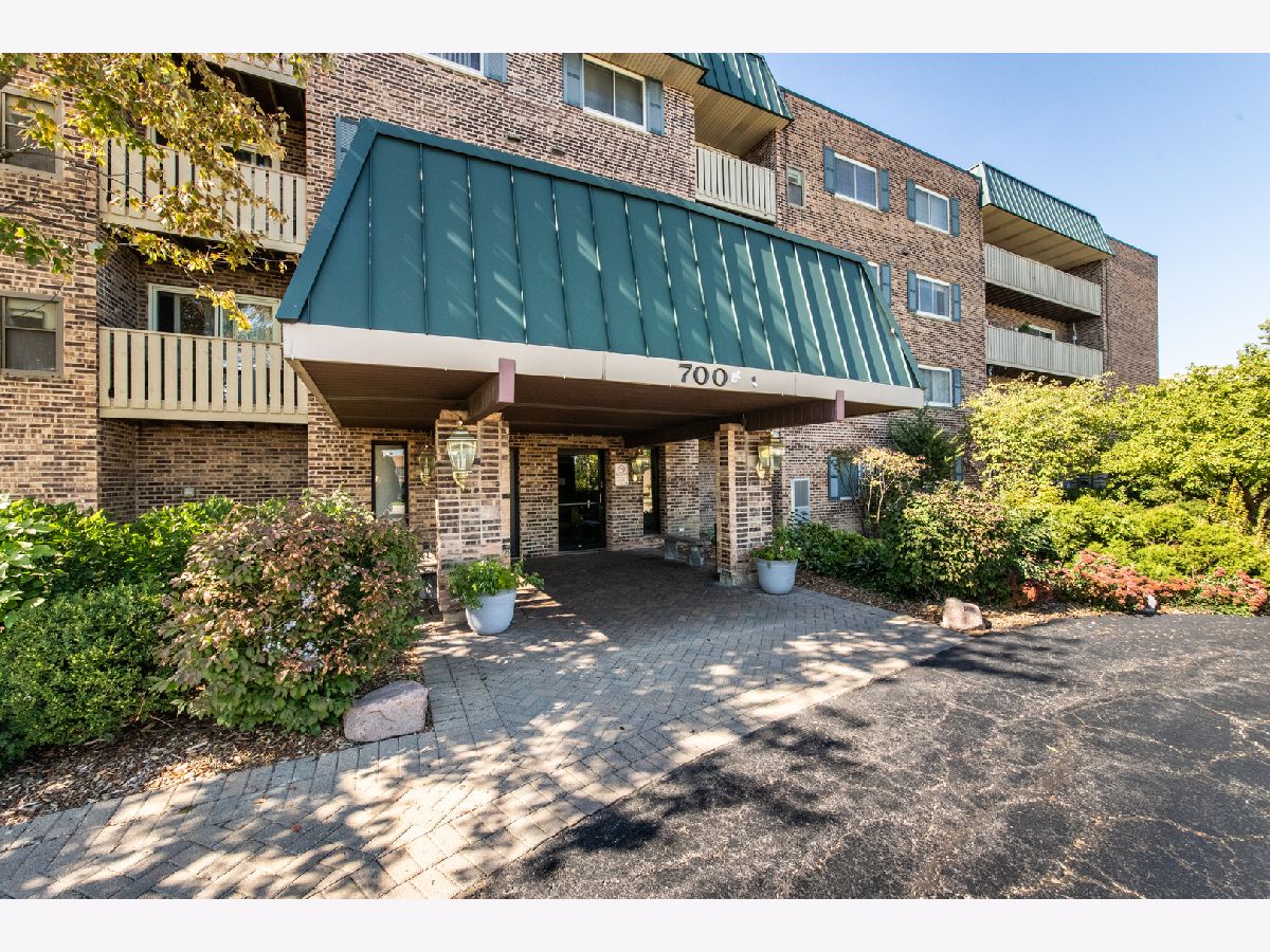 Condominiums Sold 12 Oaks Elk Grove Village Illinois, 700 Perrie