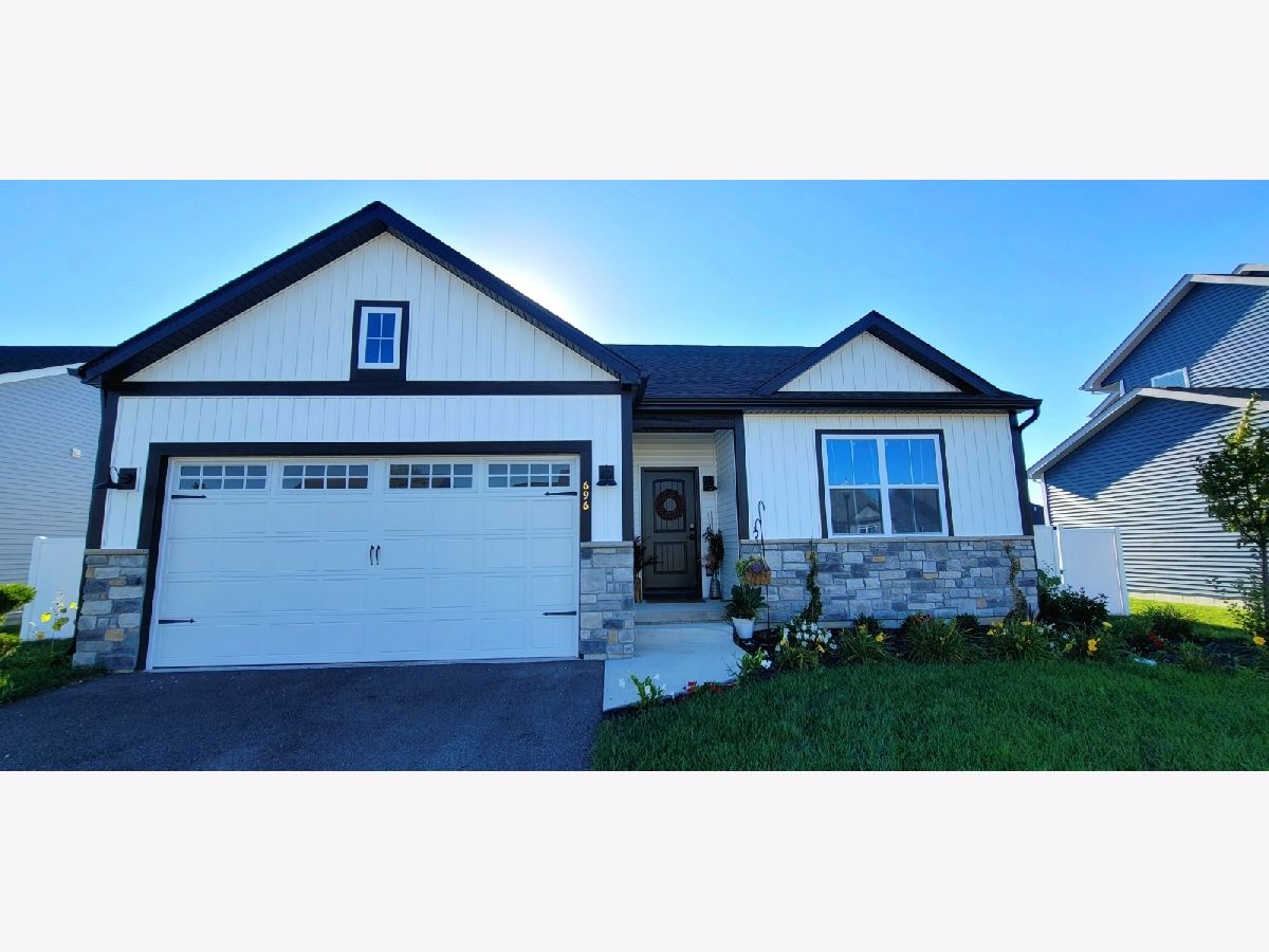 Homes & Condos & Townhomes Rented Prairie Ridge Hampshire Illinois, 696 Savanna