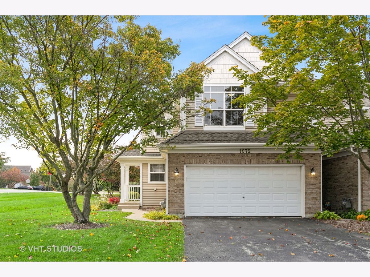 Townhomes Sold Park Place Crystal Lake Illinois, 1679 Yellowstone