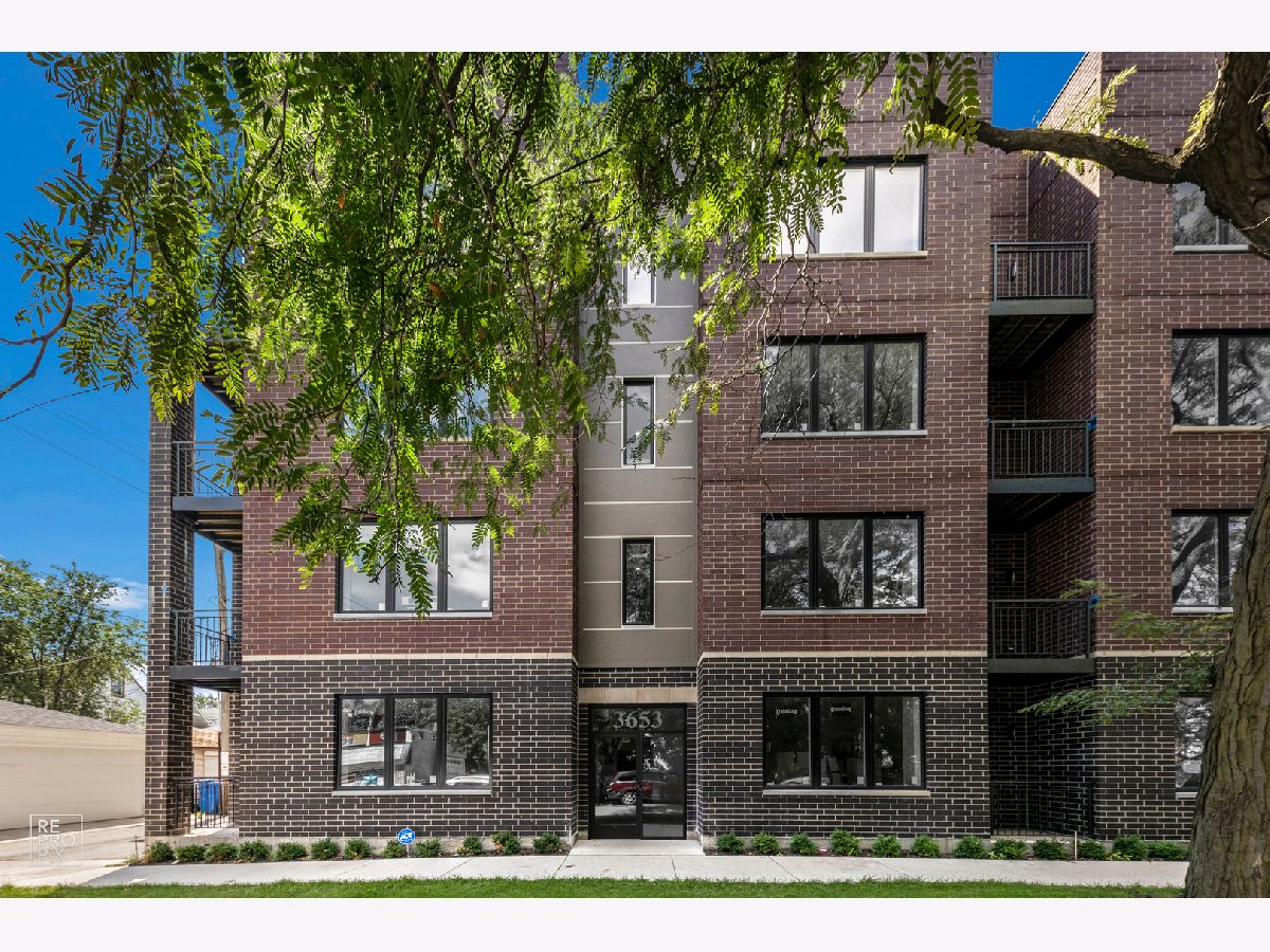 Condos & Townhomes & Homes Rented Avondale Estates Chicago Illinois, 3057 Lawndale