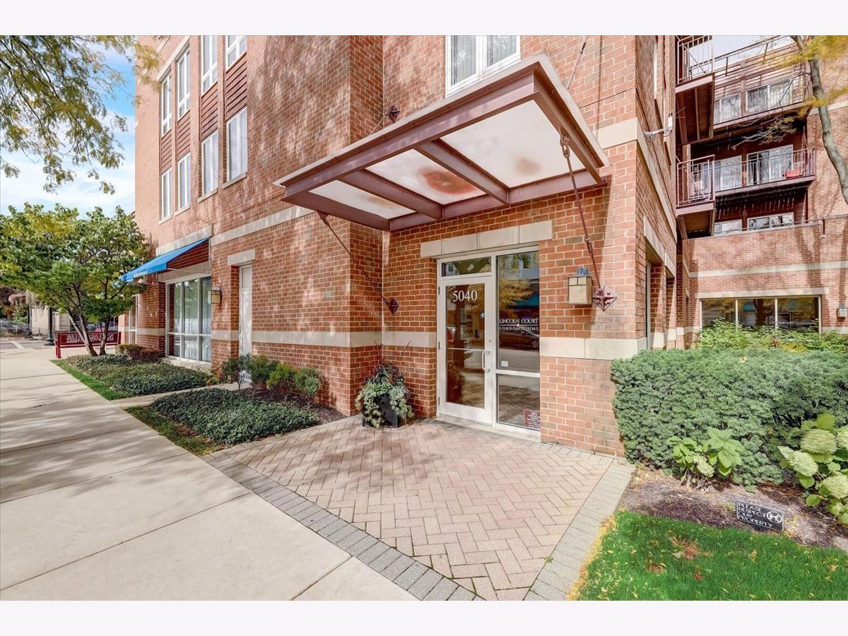 Condominiums Sold Lincoln Court Skokie Illinois, 5040 Warren