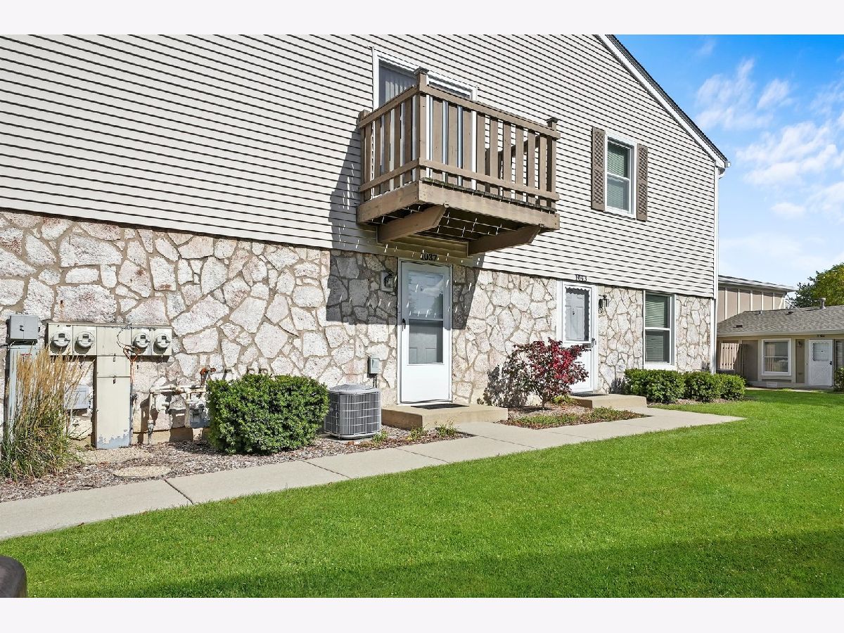 Nantucket Cove Schaumburg IL, Townhomes & Condos & Homes For Sale & For