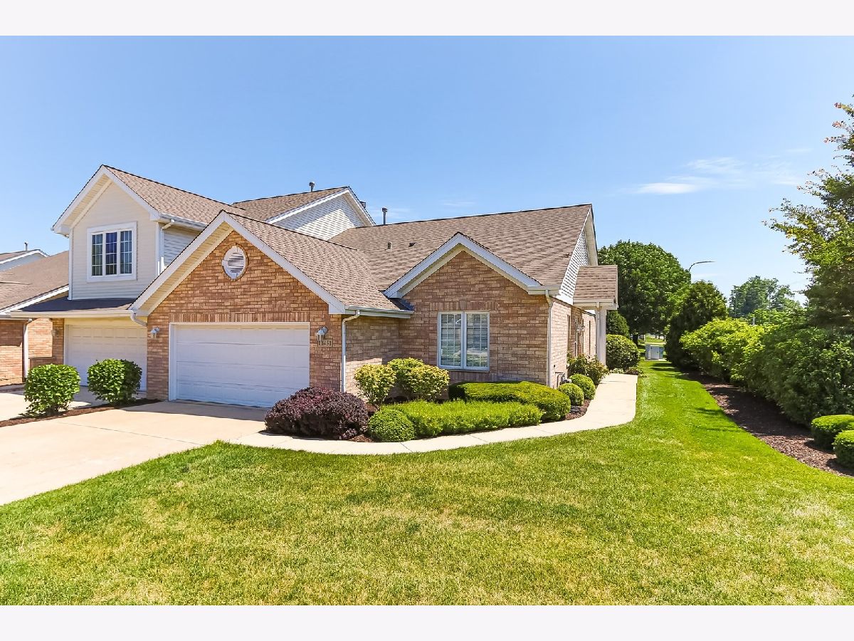 Condos & Townhomes & Homes Sold Foxwoods Oak Lawn Illinois, 11451 Foxwoods