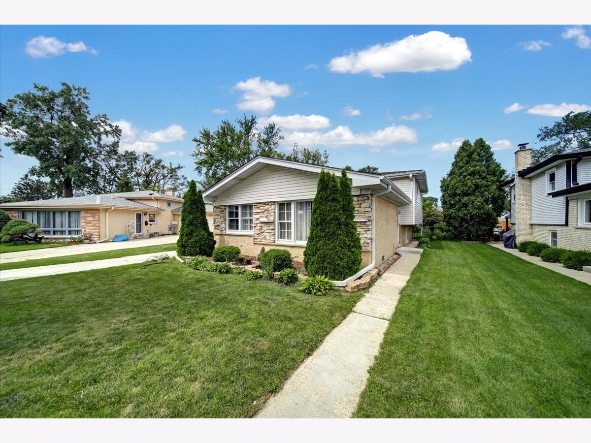 Homes & Condos & Townhomes Sold Ballard Terrace Niles Illinois, 9050 Joey