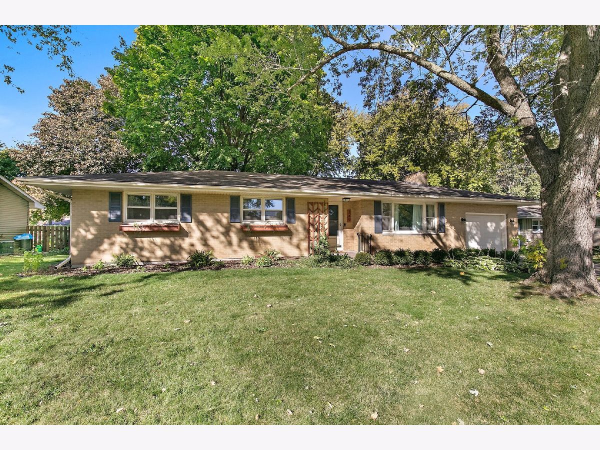 Homes & Townhomes Sold Somonauk Meadows Sycamore Illinois, 349 Conlin