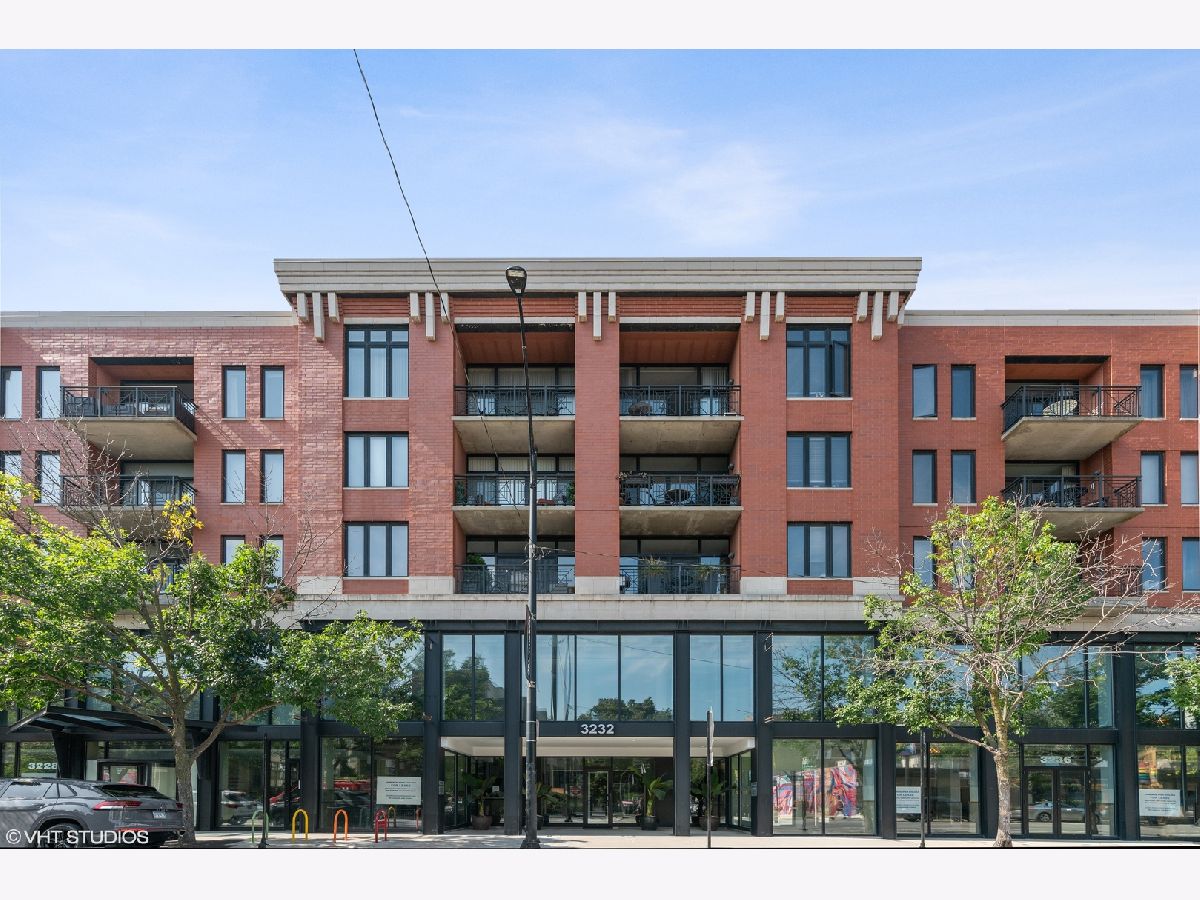 Condominiums Rented Plaza 32 Chicago Illinois, 3232 Halsted