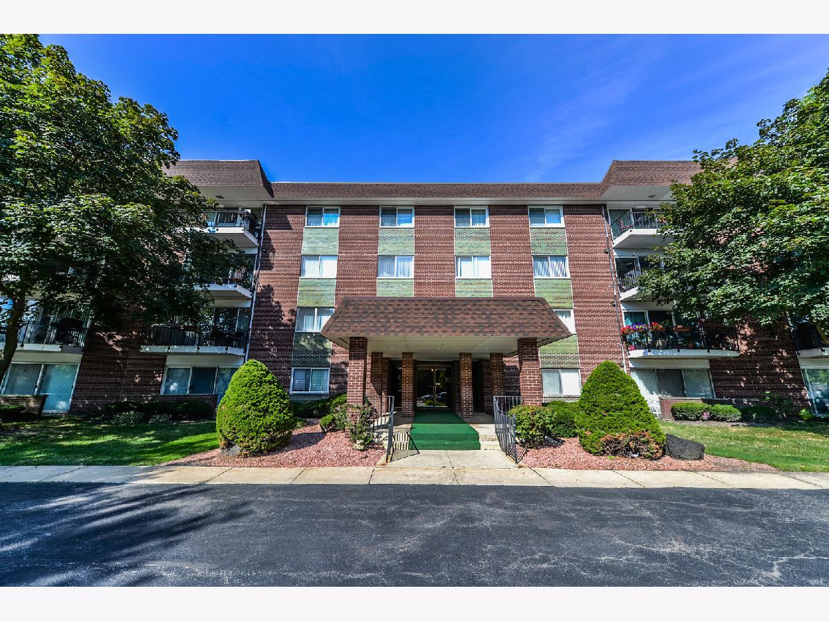 Condominiums & Homes Sold Green Acres Arlington Heights Illinois, 1030 Fernandez
