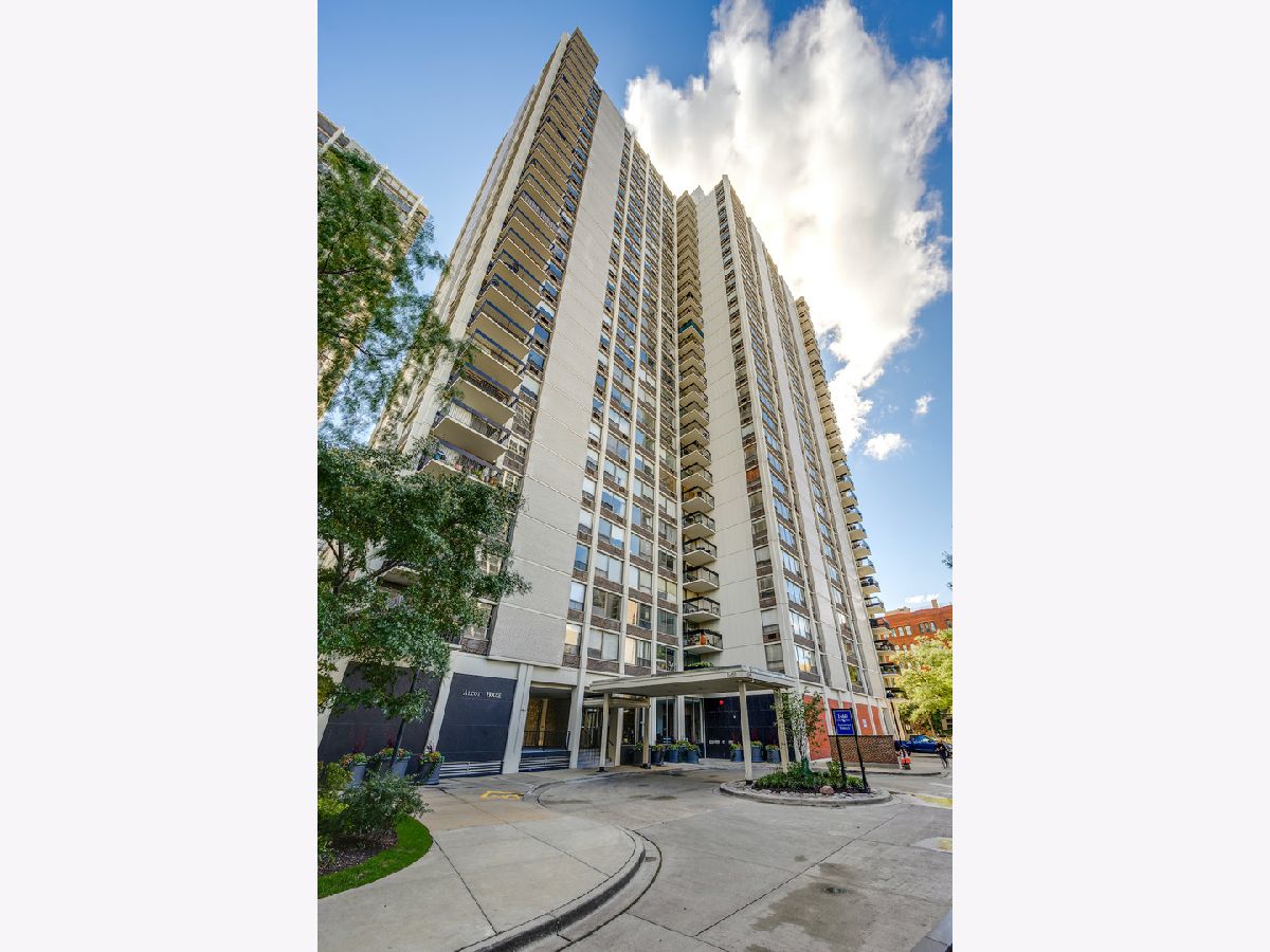 Condominiums Rented Alcott House Chicago Illinois, 1460 Sandburg