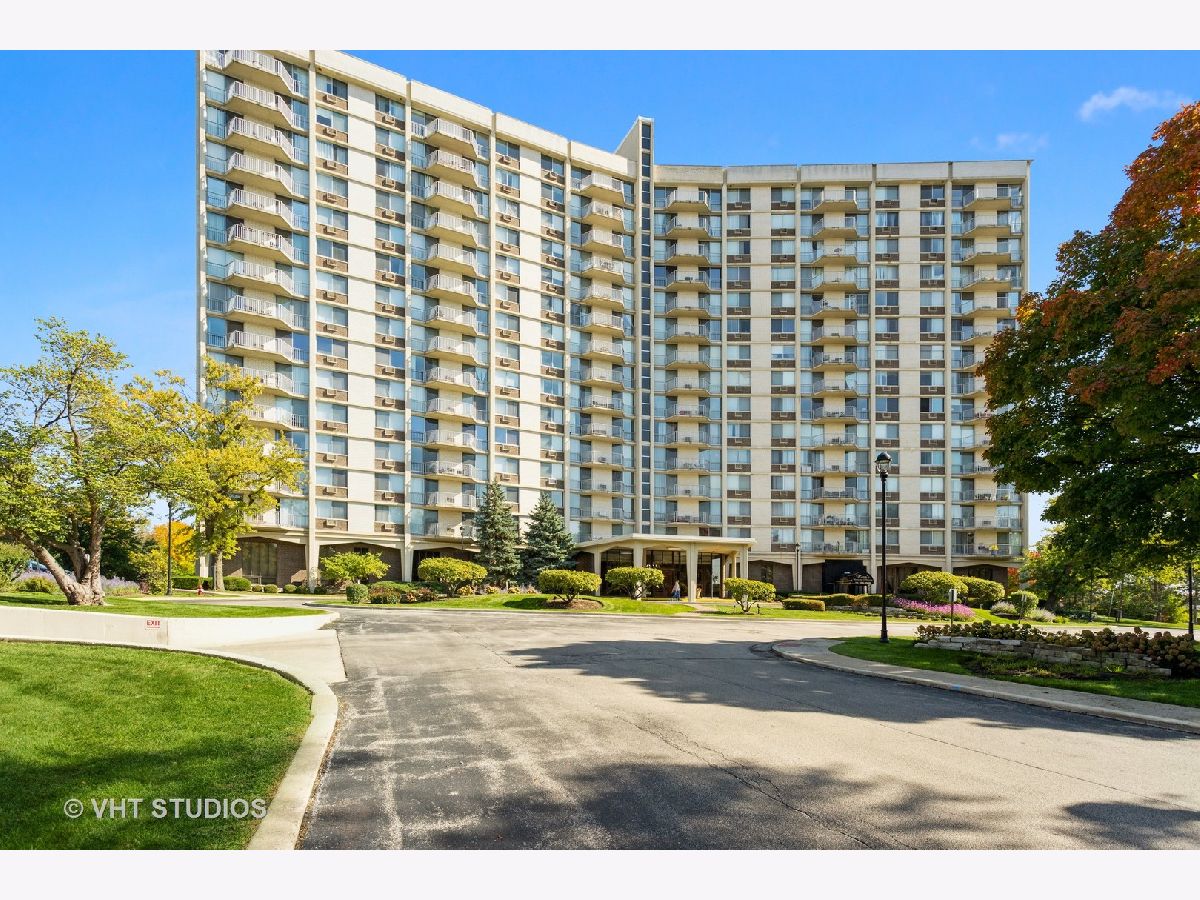 Oak Brook Towers Oak Brook IL, Condos & Townhomes For Sale & For Rent